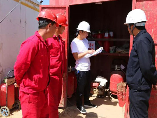 延安市安监局深入吴起采油厂检查指导工作