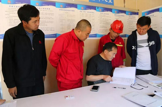 延安市安监局深入吴起采油厂检查指导工作