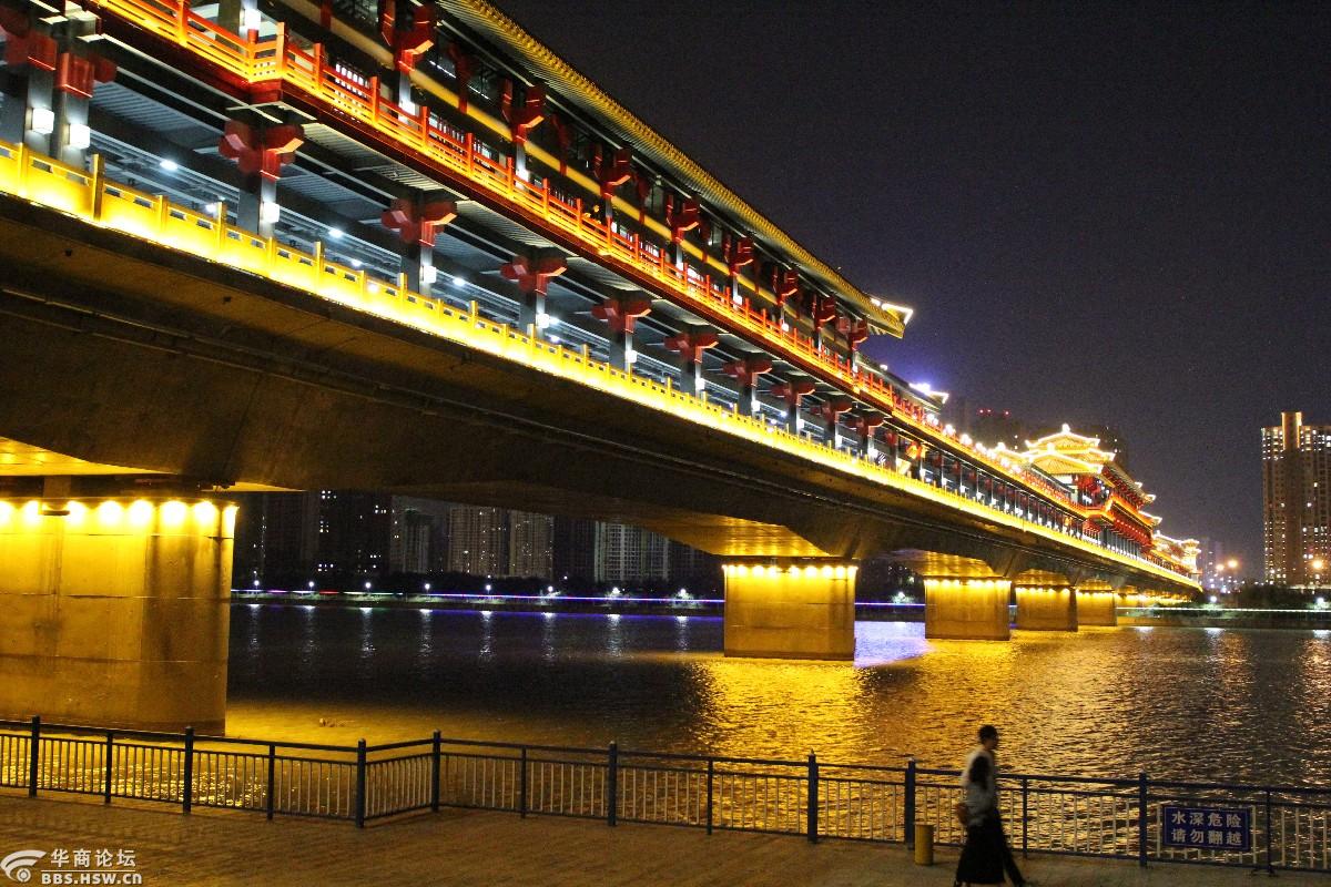 咸阳湖景区迷人的廊桥夜景(组图)