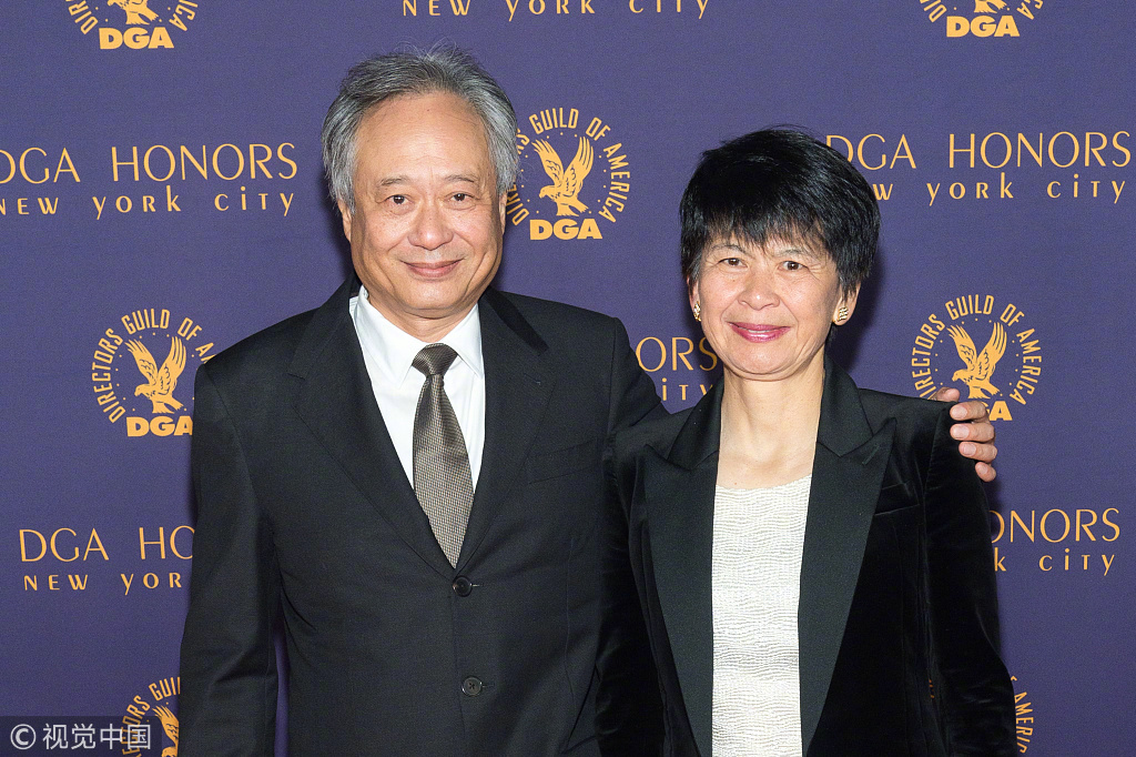 李安获美国导演协会终身成就奖 携妻子林惠嘉