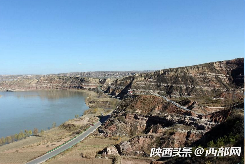 府谷:黄河入陕第一湾威武又雄壮