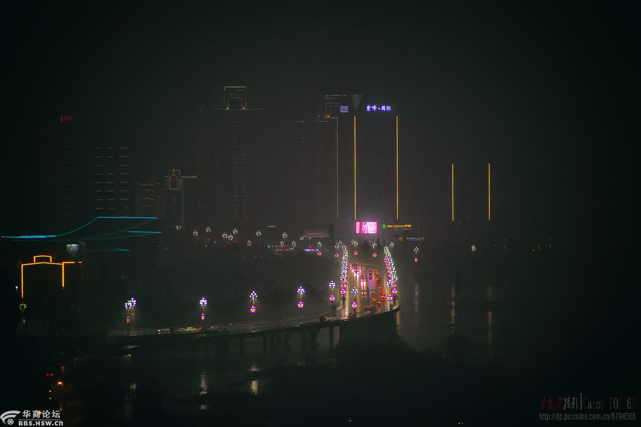 山城夜雨中