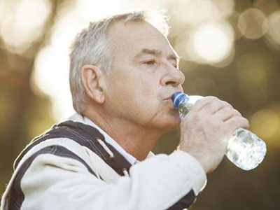 老年人经常口干怎么办?是因为上火吗?