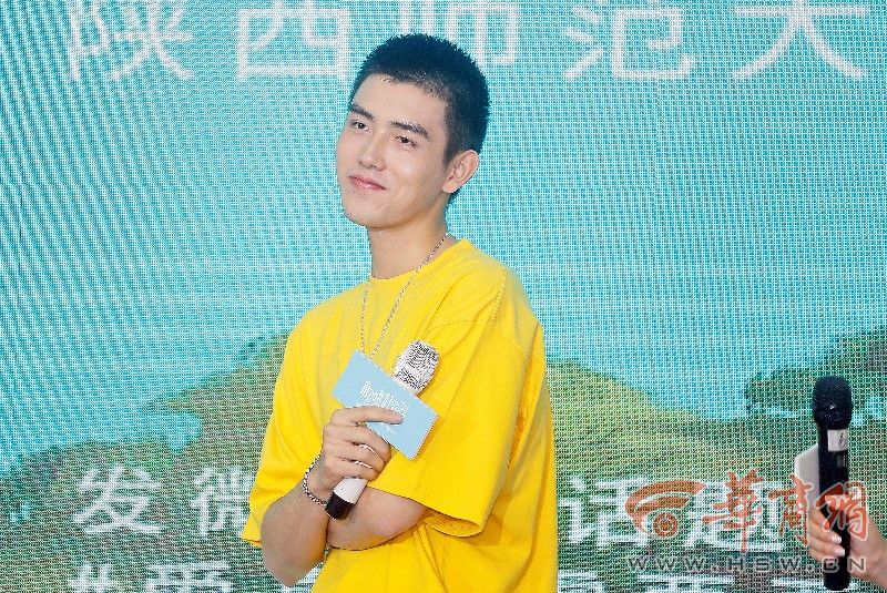 陈凯歌儿子陈飞宇现身西安引粉丝尖叫 新片挑战刘昊然版余淮