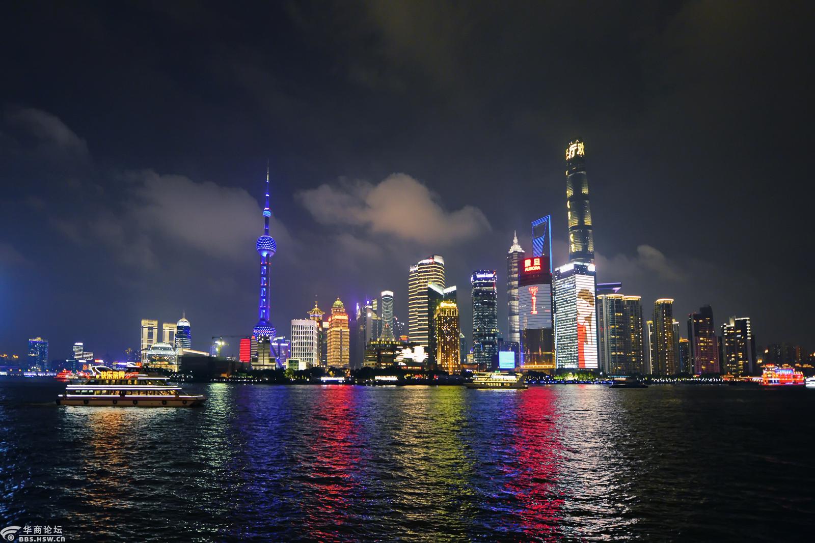 超广镜头中的上海夜景