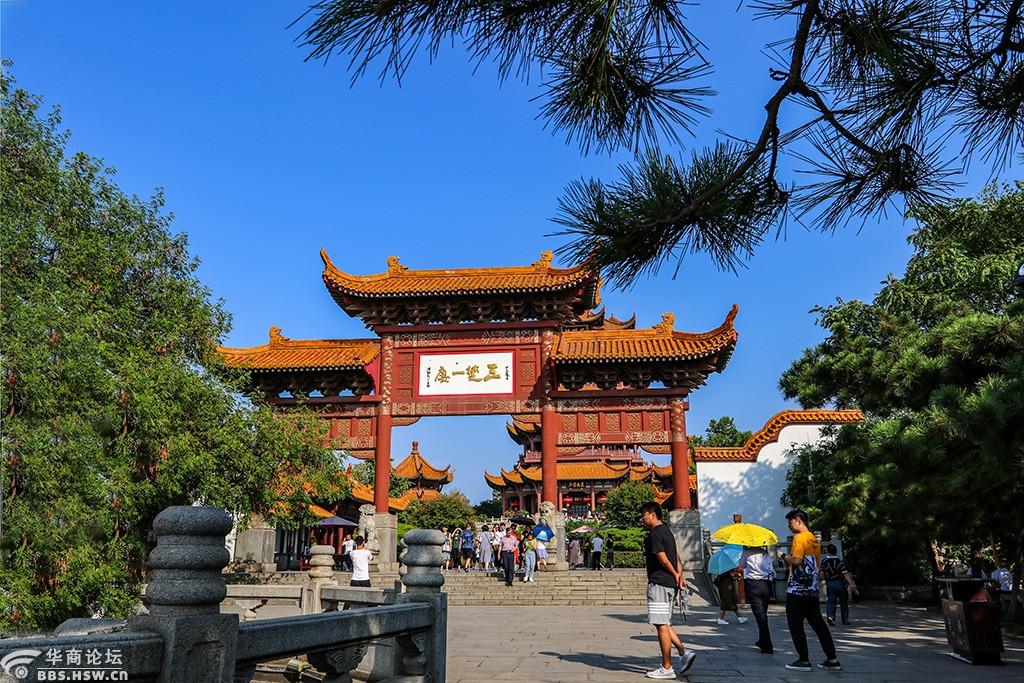 西人已乘黄鹤去,此地空余黄鹤楼
