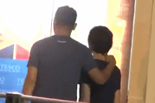 刘青云郭蔼明穿情侣装 老夫老妻甜蜜对食