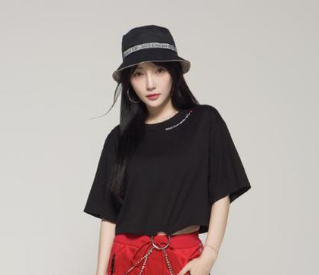 曝李小璐网店一晚卖出835件服装 营业额达12万