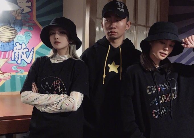 钟欣潼周扬青杨迪聚会 三人全黑look凹造型扮酷