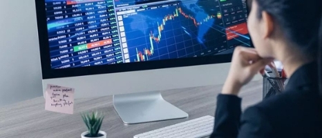 90后小伙和老婆操纵23个微博荐股