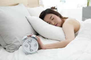 经常熬夜很伤身 早睡早起这些好处早知道早好