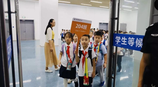 杭州一小学设立地下接送点 完善后或在校区推广