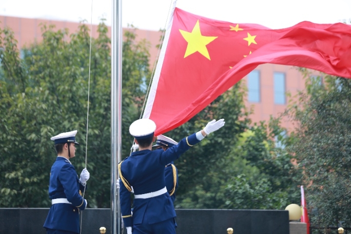 西安市消防支队10月1日举行升旗宣誓仪式