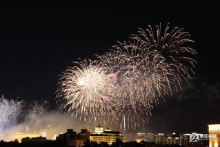 今晚20时至21时30分许在天安门广场燃放烟花
