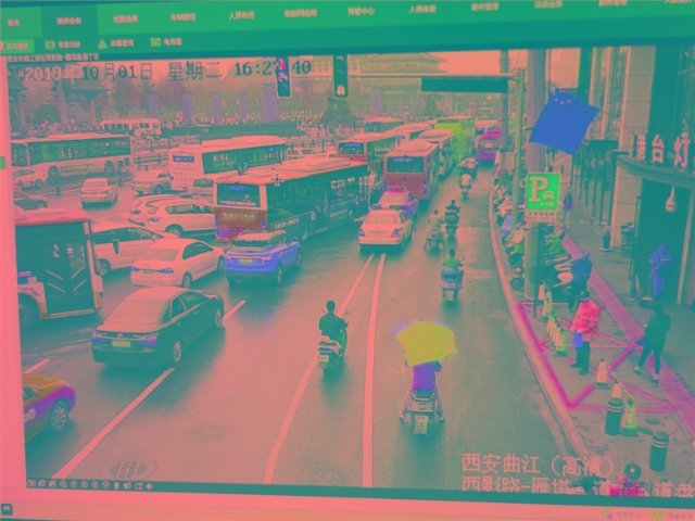 9月30日17万辆机动车车进入曲江 下午5点至晚10点拥堵严重