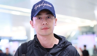 朱亚文素颜戴眼镜装扮休闲老干部范儿足