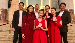 姚晨红衣搭红唇吸睛亮眼 与孙俪陶虹等同框表白祖国