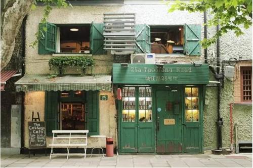 小伙辞职开起“解忧杂货店” 游客慕名前来打卡