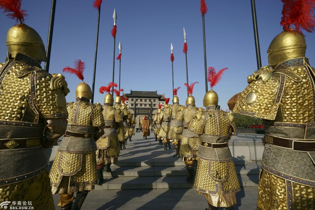 西安城墙金甲武士巡游换岗仪式