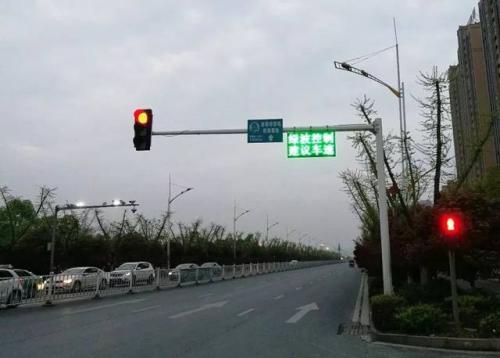 集团公司交警大数量助力春节之内交通通行 11条主干道变成“绿波带”