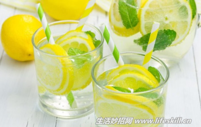 柠檬水口感清爽营养丰富 如何科学饮用？
