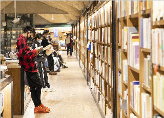 华商头条|西安大学生怎么阅读？扫一眼算看过，读书群聊得飞起