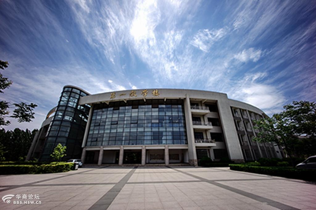 游走大学校园四美丽大气西安财经学院