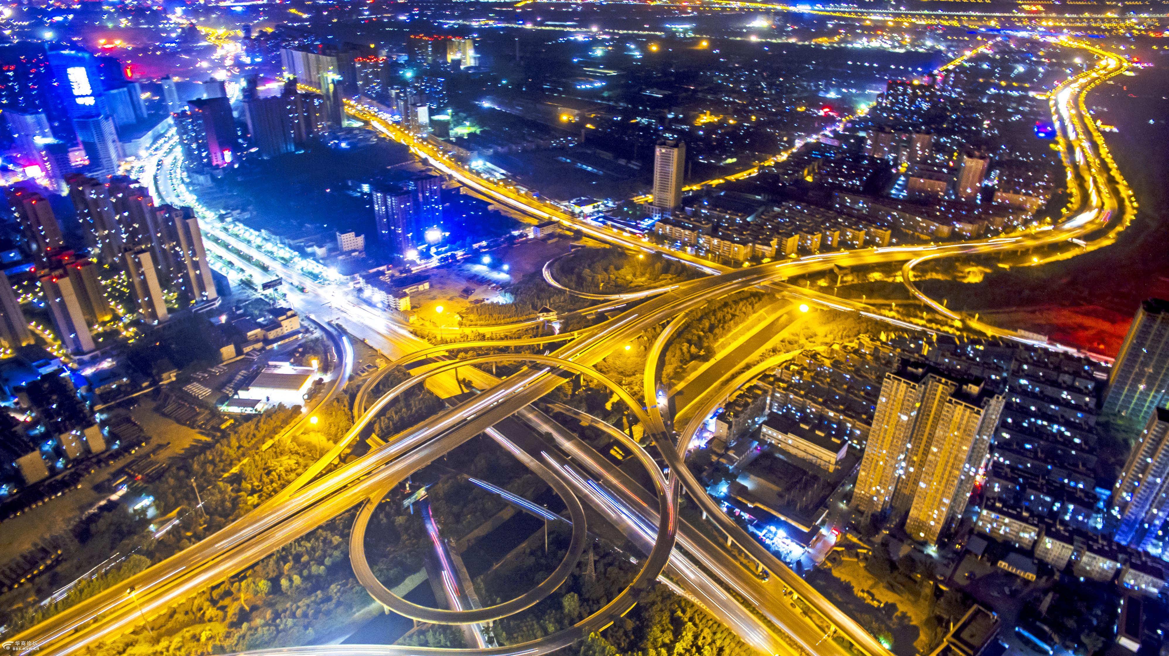 上帝视角看西安夜色中美丽的太白路立交
