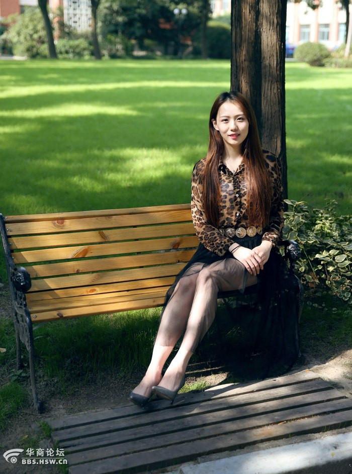 清纯系的美女媳妇来组媳妇当车模