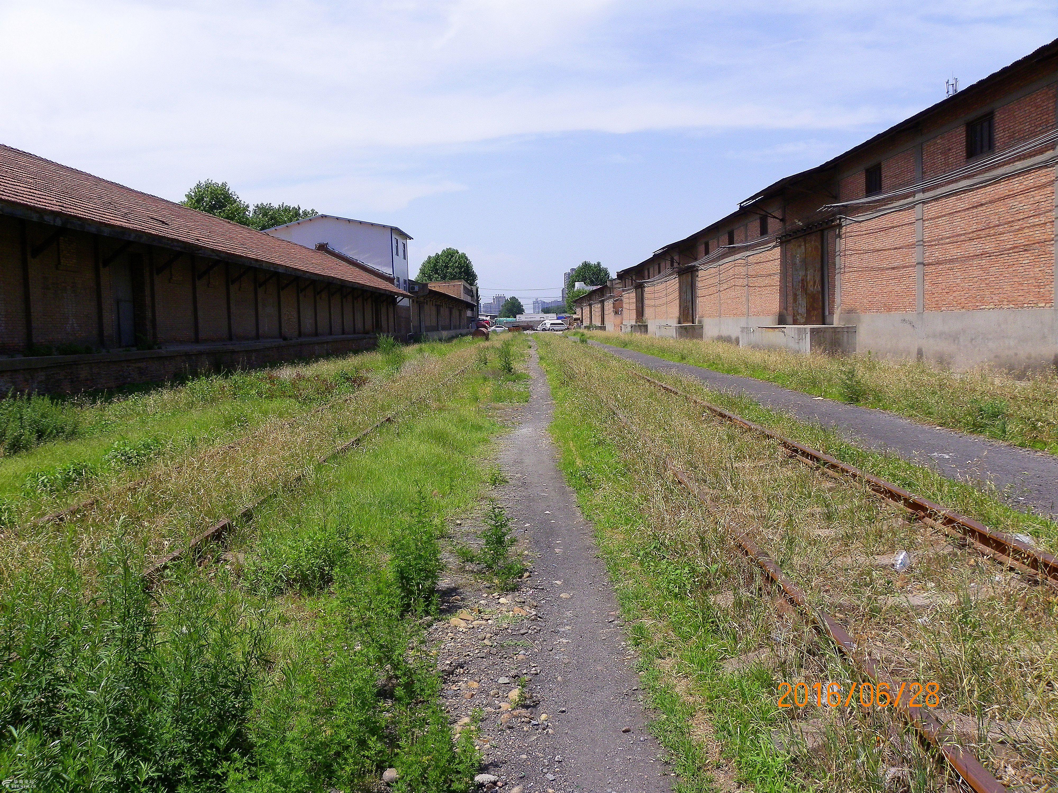 城市背后老铁路货场掠影