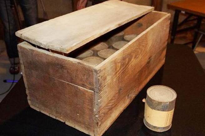 多款二战时期物品,包括当时日军使用的日用品,其中还有一箱罐头军粮