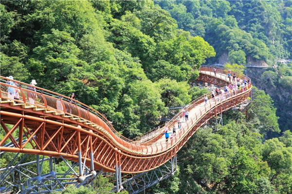 生态近似原始,清凉舒爽的少华山景区,是这个夏天西安周边游最佳去处