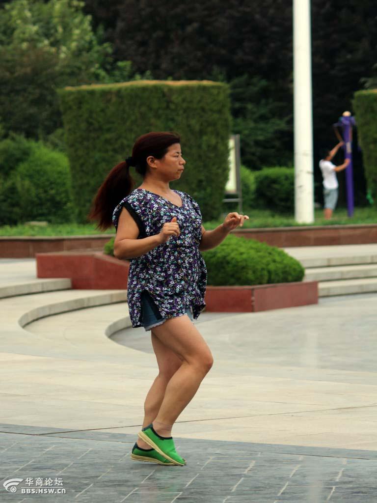 公园里的中国大妈