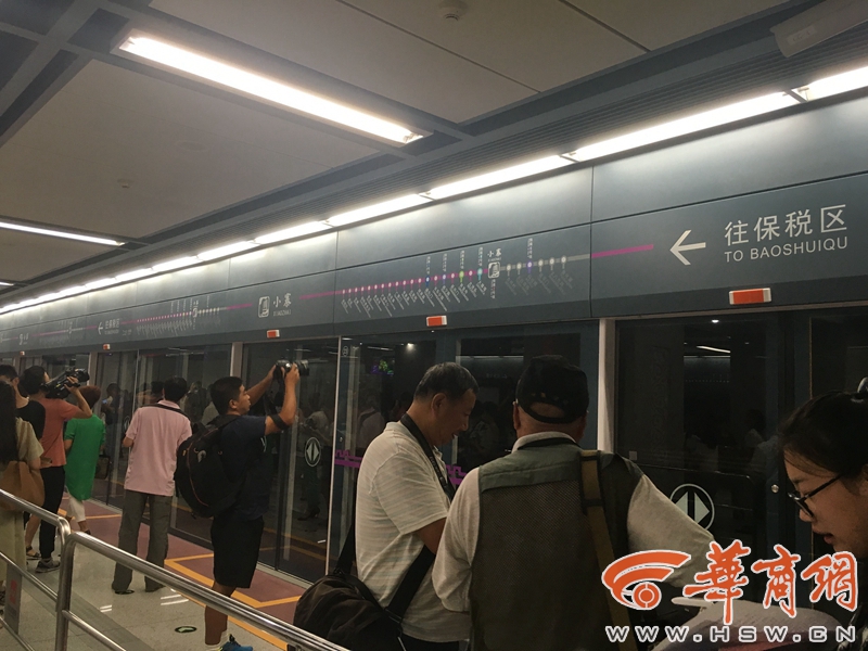图文直播:西安地铁3号线首亮相 网友试乘体验