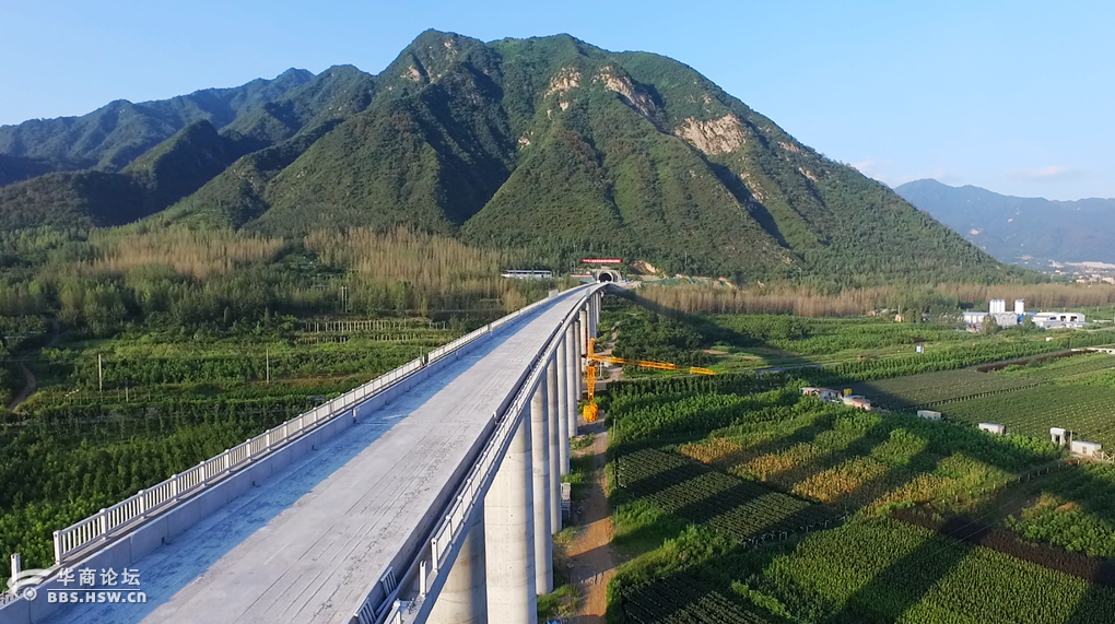 航拍西成高铁户县杨光视角