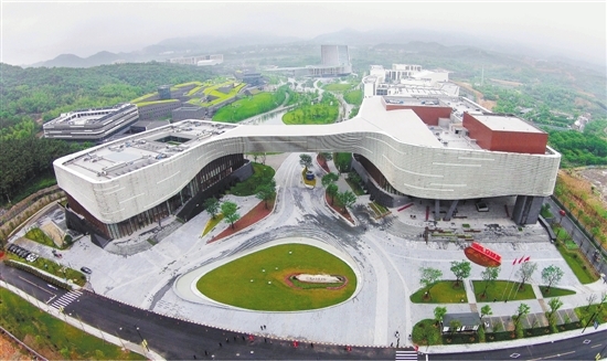 浙江音乐学院,坐落在杭州市西湖区之江板块,按全日制在校生5000人规模