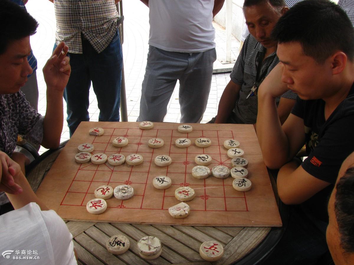 路边棋摊,中国棋迷广阔天地!