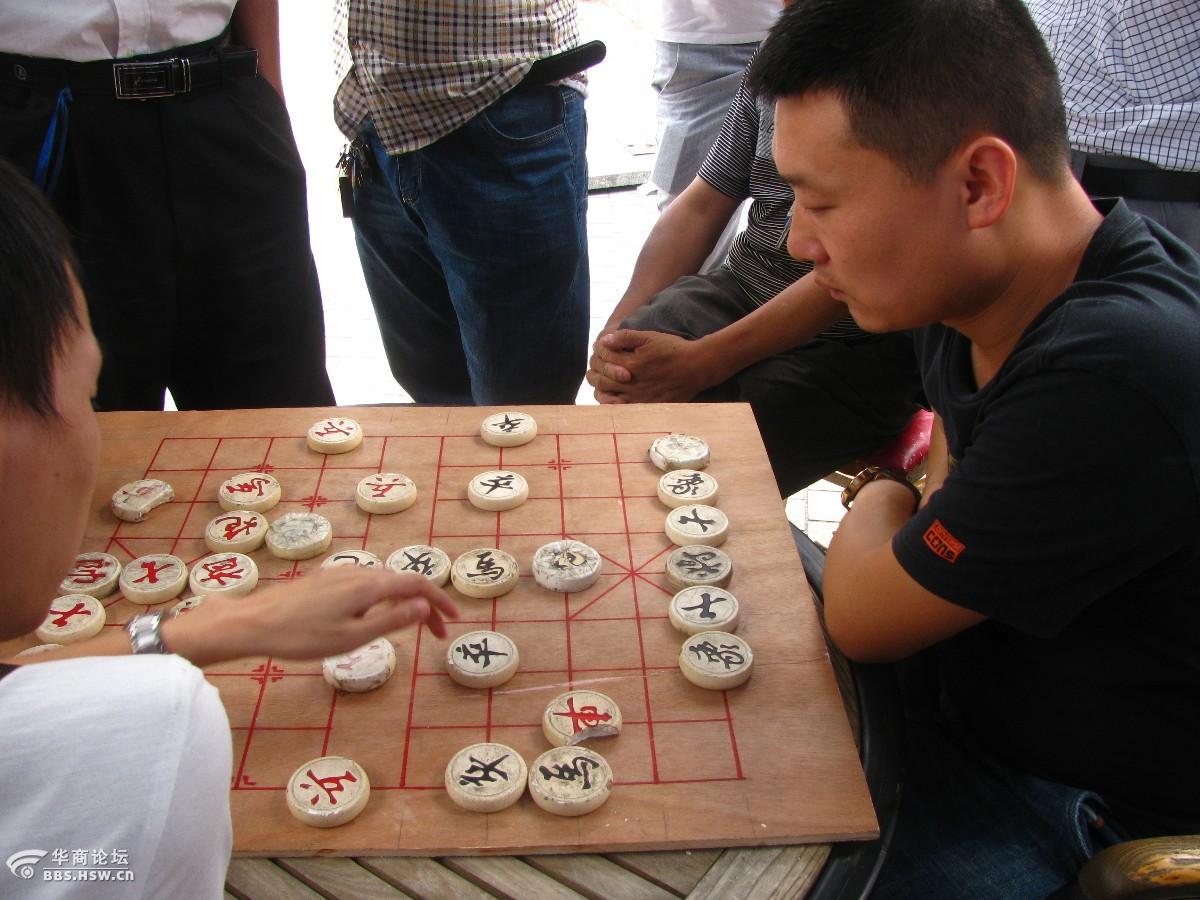 路边棋摊,中国棋迷广阔天地!