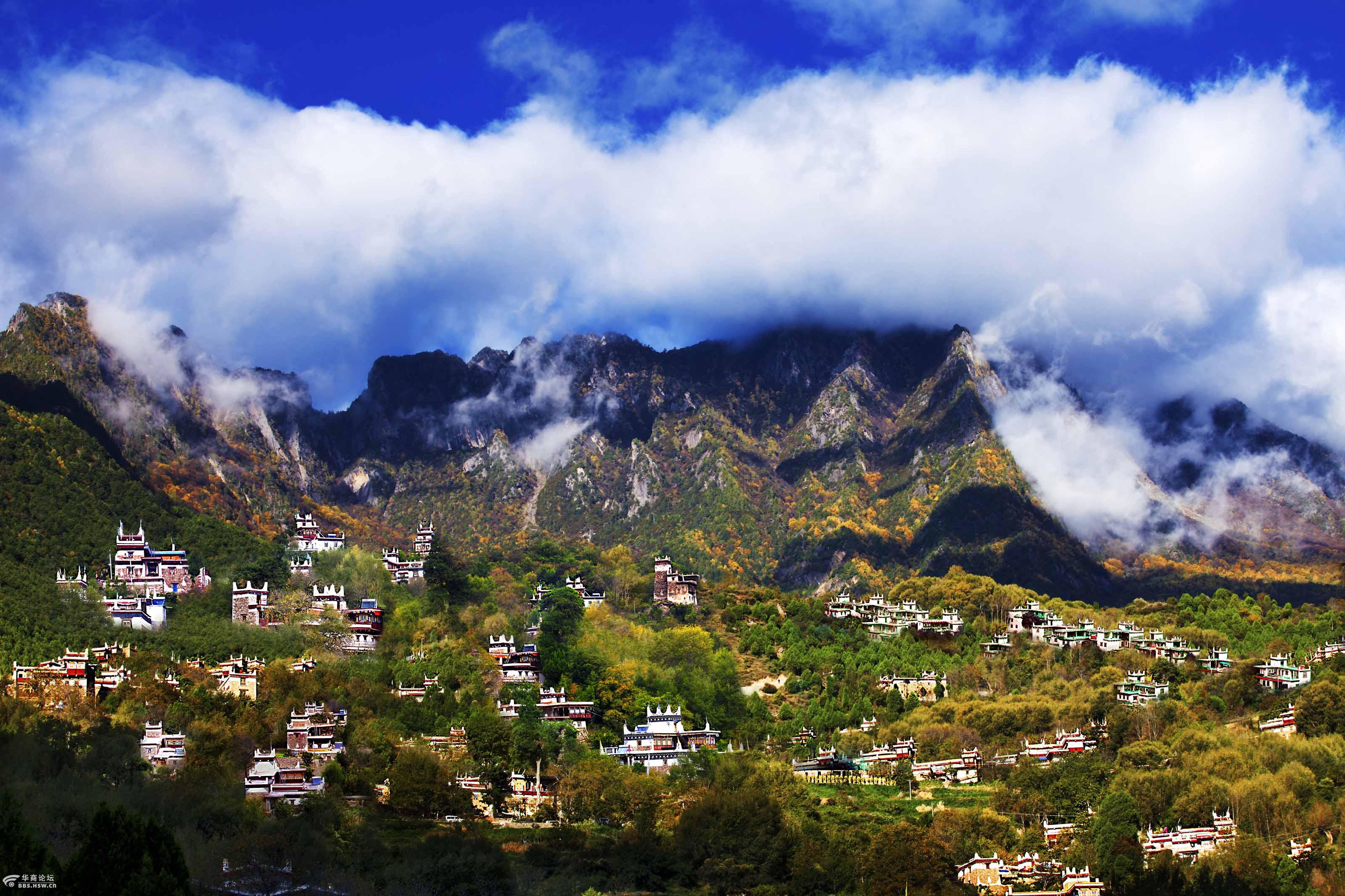 走四方9月30日稻城亚丁木格措甲居藏寨新都桥最美景色休闲八日游