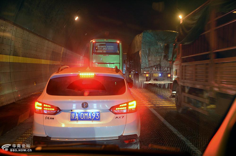 今下午秦岭隧道大堵车【严建设陕西黑板报】