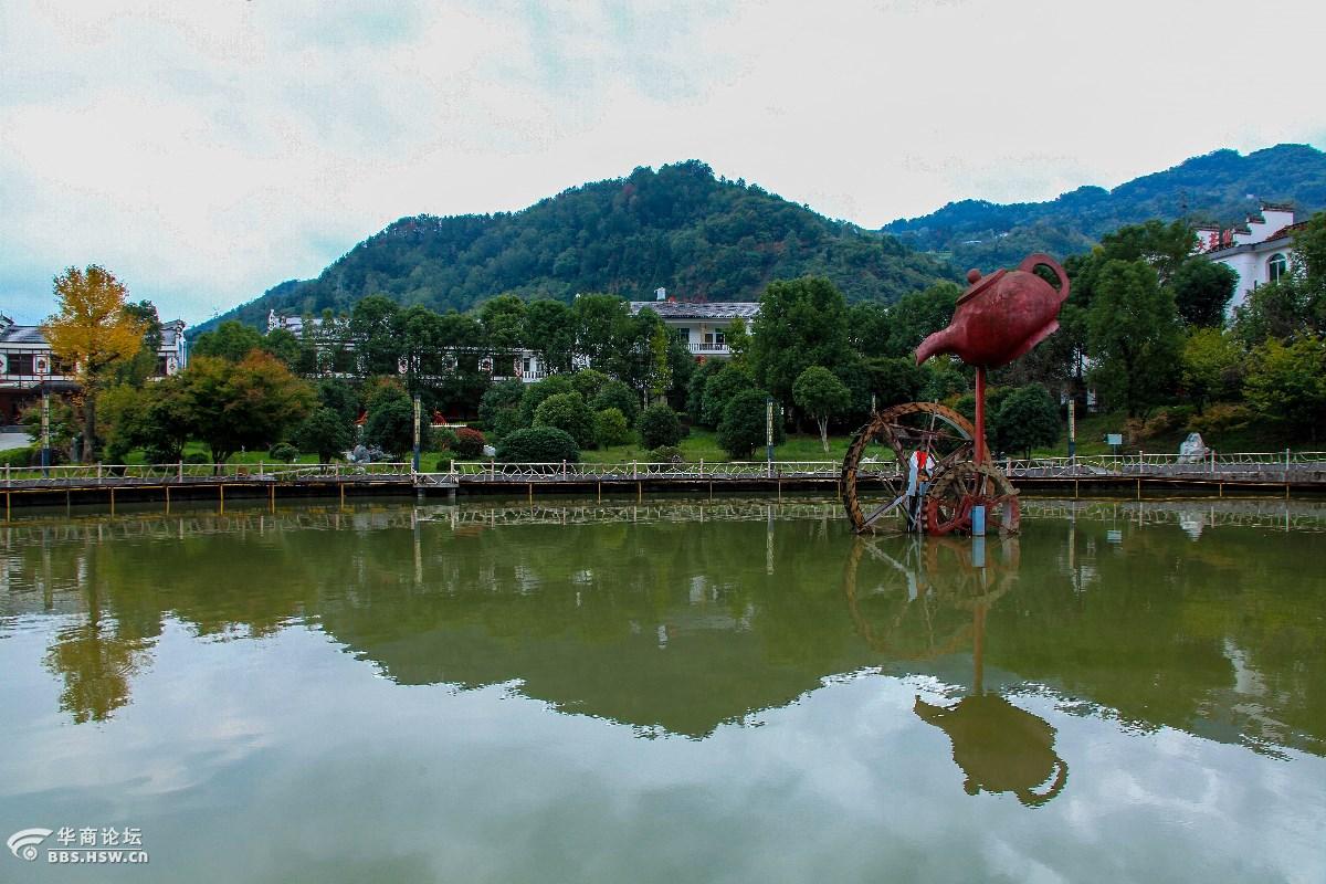 雨中的平利县龙头村