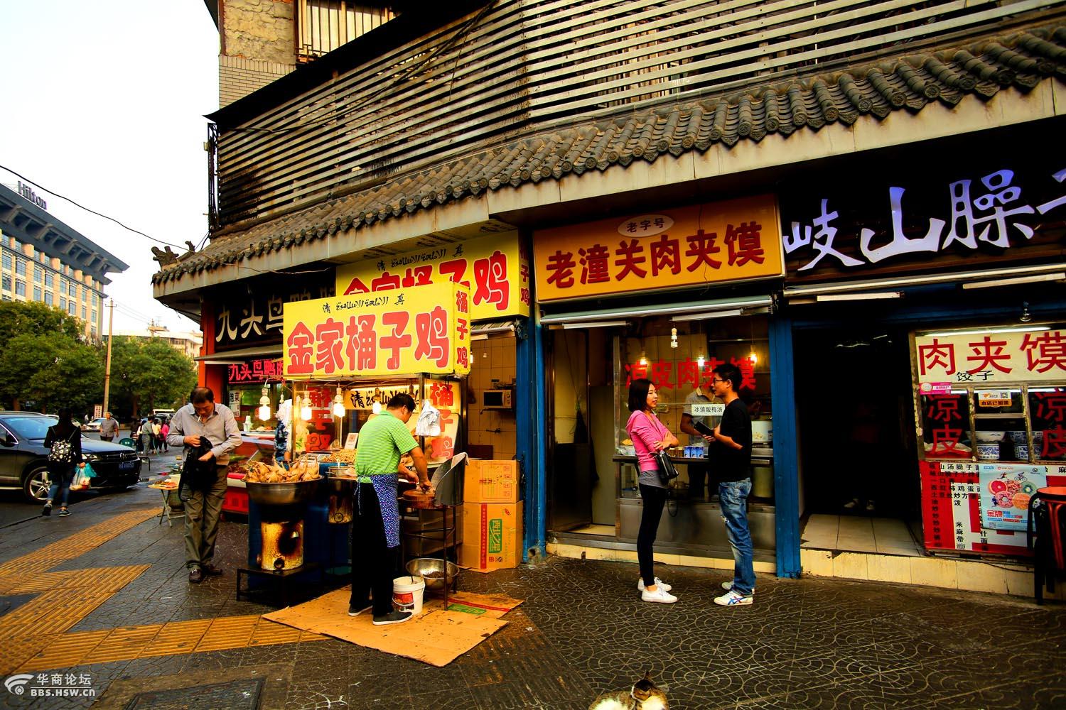 西安市靓丽的一道风景线东新街夜市