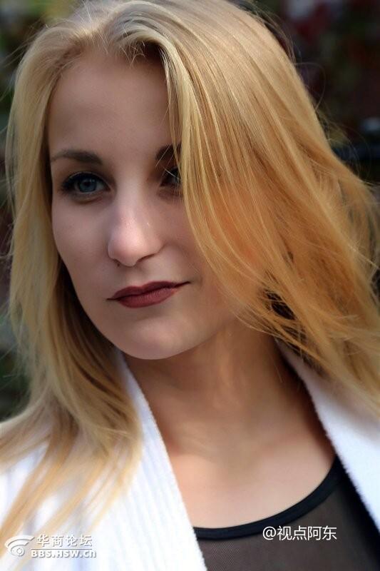 养眼看乌克兰美女泡汤秀35p