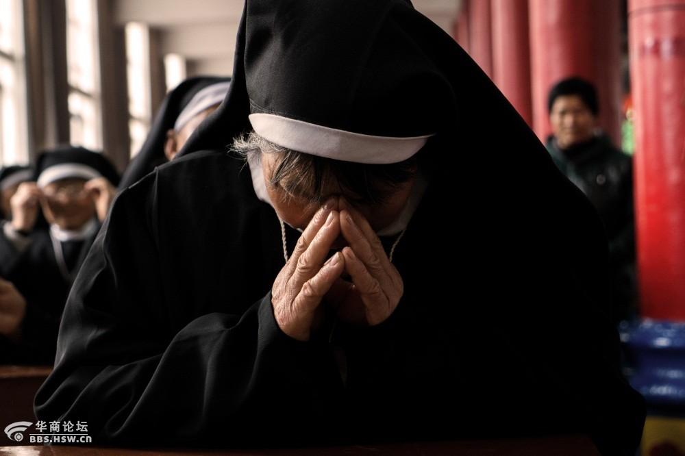 天主教周至教区扶风卢家村二位新神父祝圣典礼一