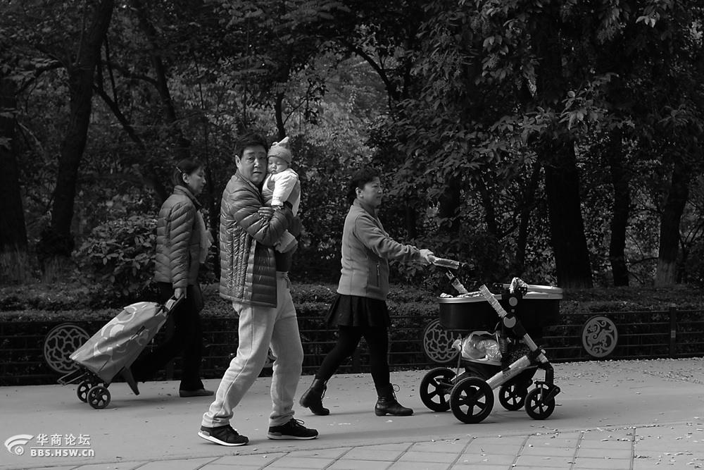 天伦之乐 发挥余热