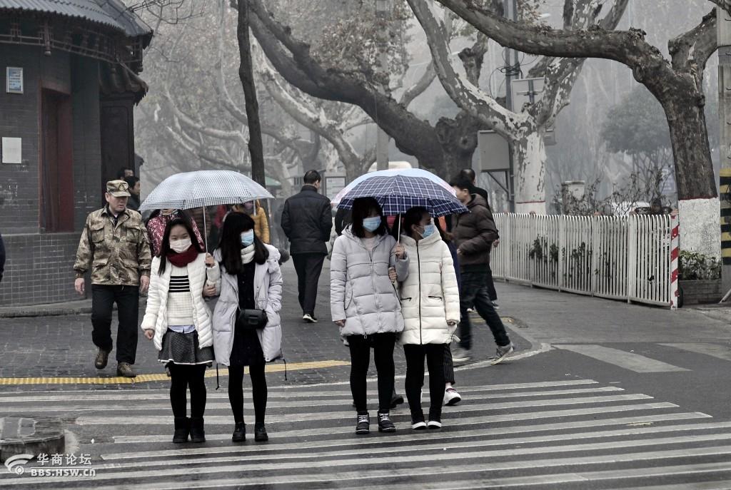 重度雾霾下西安人人面戴口罩让外地人情何以堪