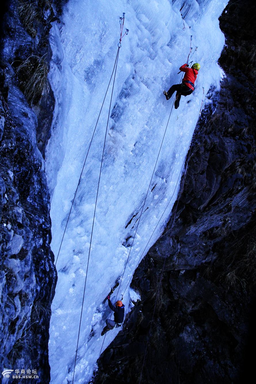 四姑娘山惊险刺激的绝壁攀冰