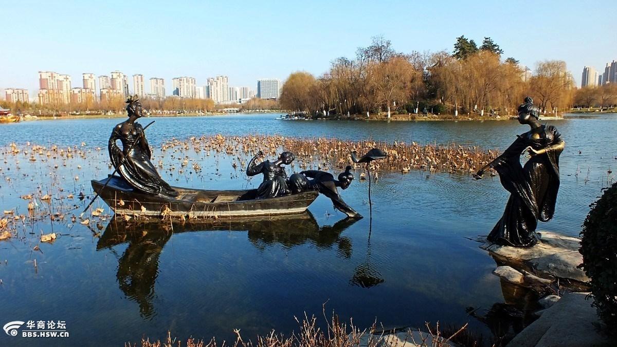 寒阳映水湖波皱,不日春光踏雪来——腊梅花开大明宫