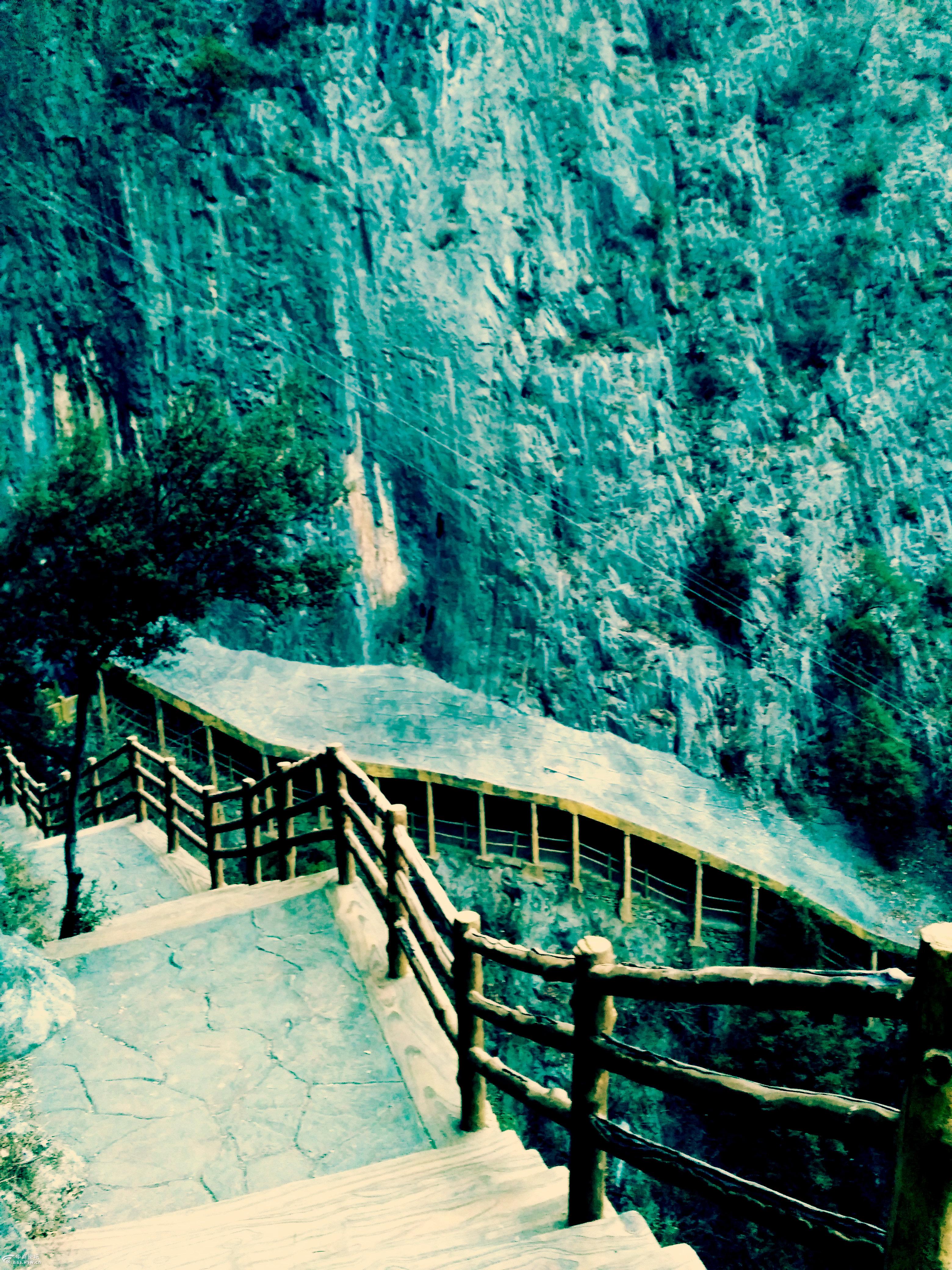 山阳月亮洞景色迷人