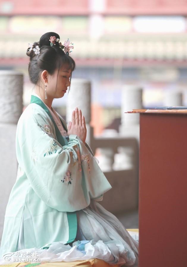 古人拜佛也虔诚